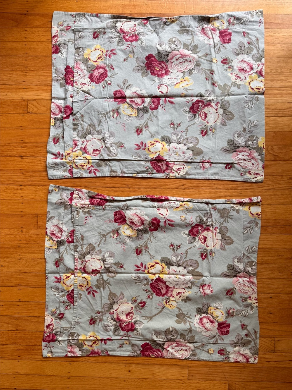 Pottery Barn Cottage Floral Standard Pillow Shams (set of 2) - Picture 7 of 8